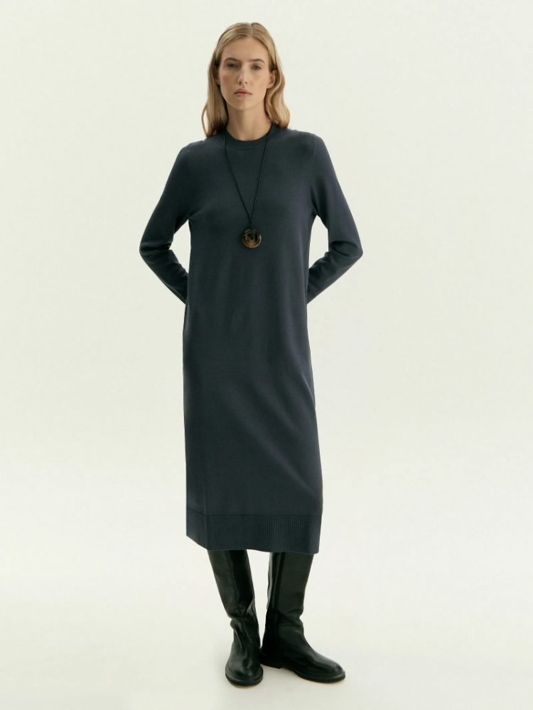 Трикотажное платье из вискозы ,
72% вискоза, 28% полиэстер ,