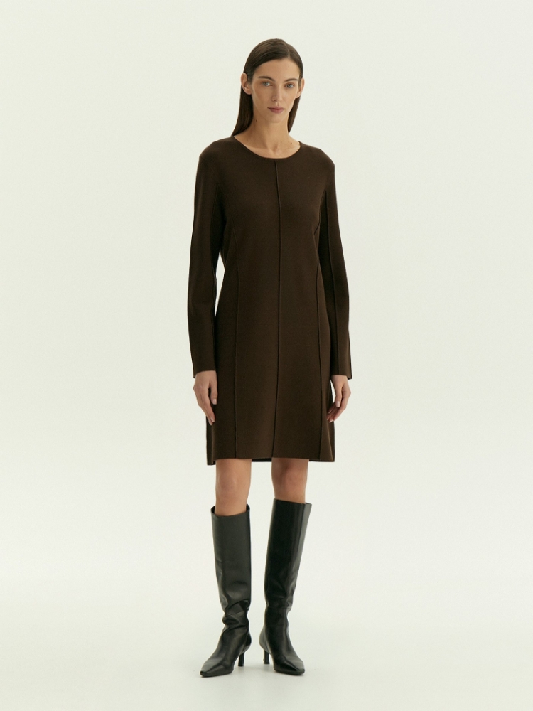 Трикотажное платье из вискозы ,
71% вискоза, 29% полиэстер ,