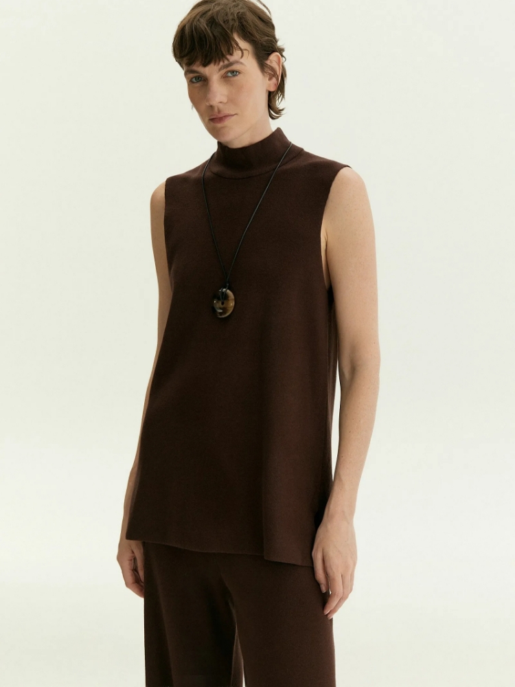 Трикотажный топ ,
77% вискоза, 23% эластан ,