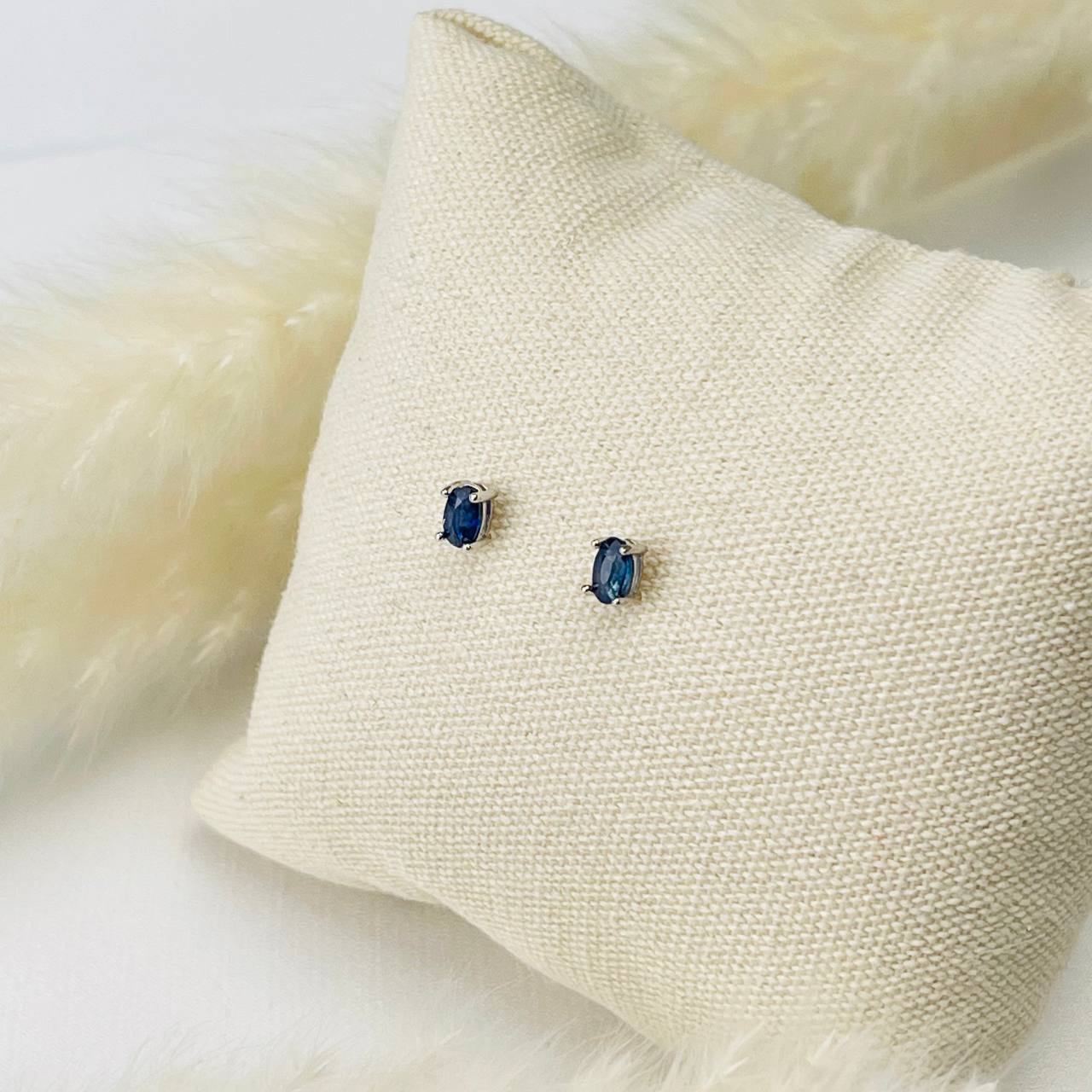 Радуга Самоцветов Серьги-пусеты с Сапфиром