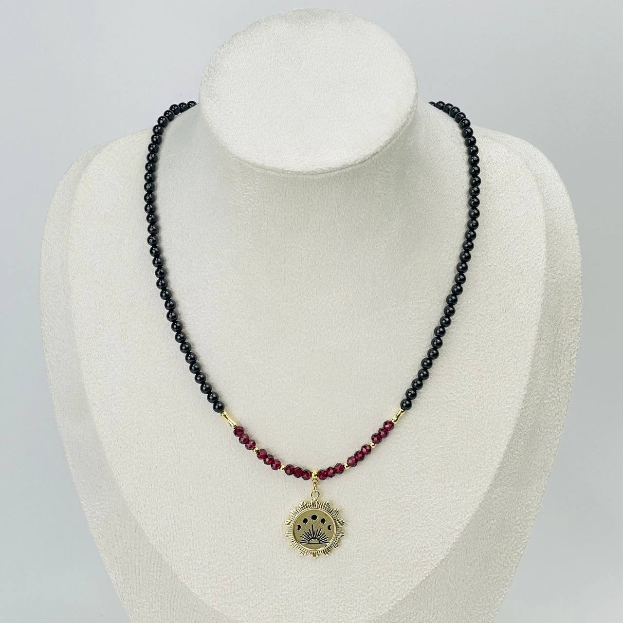 Радуга Самоцветов Колье из черного Турмалина и Граната