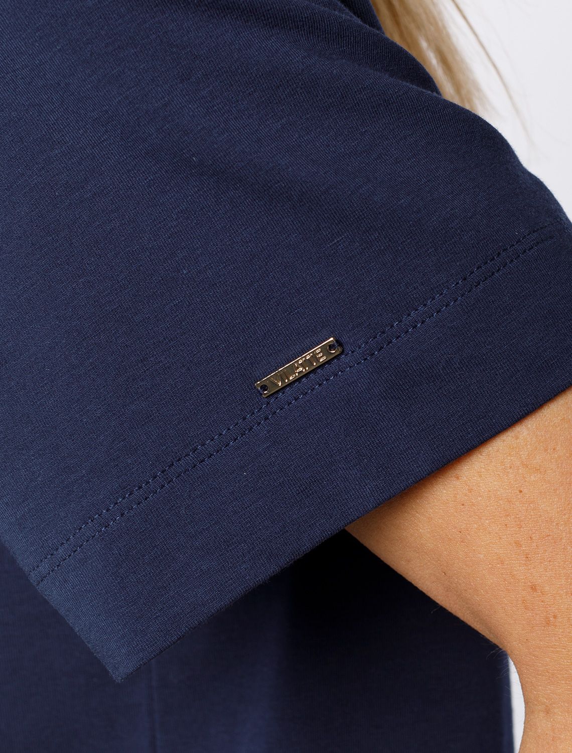 Футболка из премиального хлопка с авторским принтом