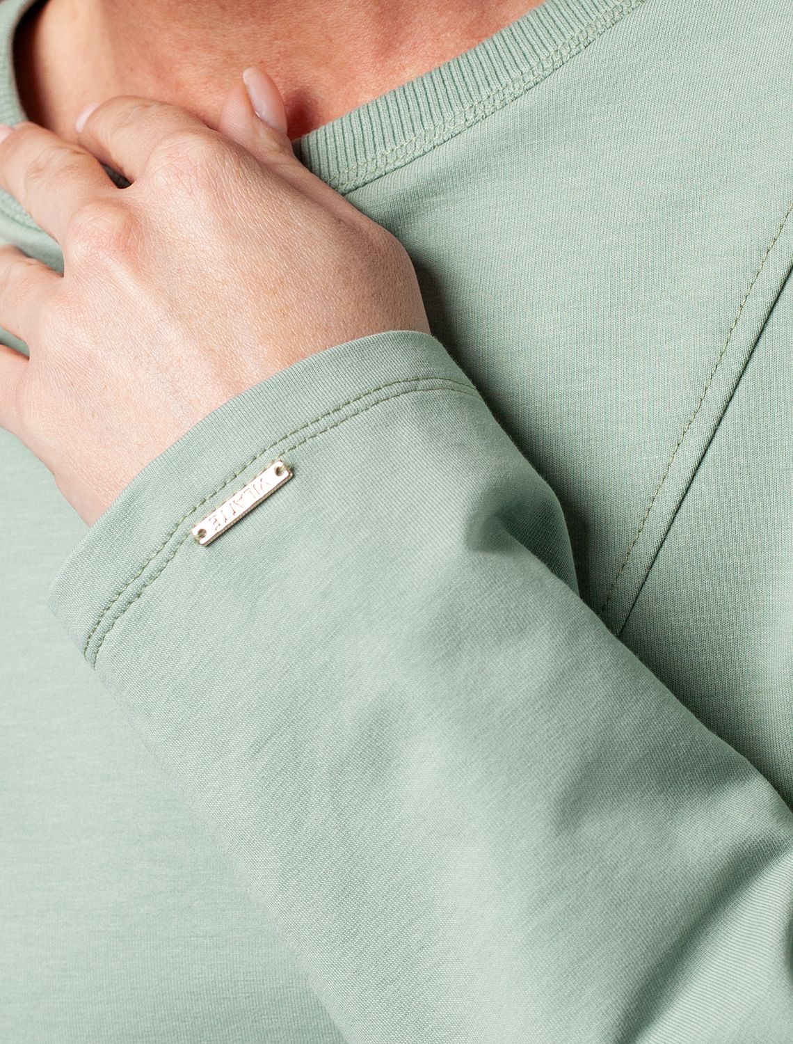 Джемпер из тонкого премиального футера с эластаном