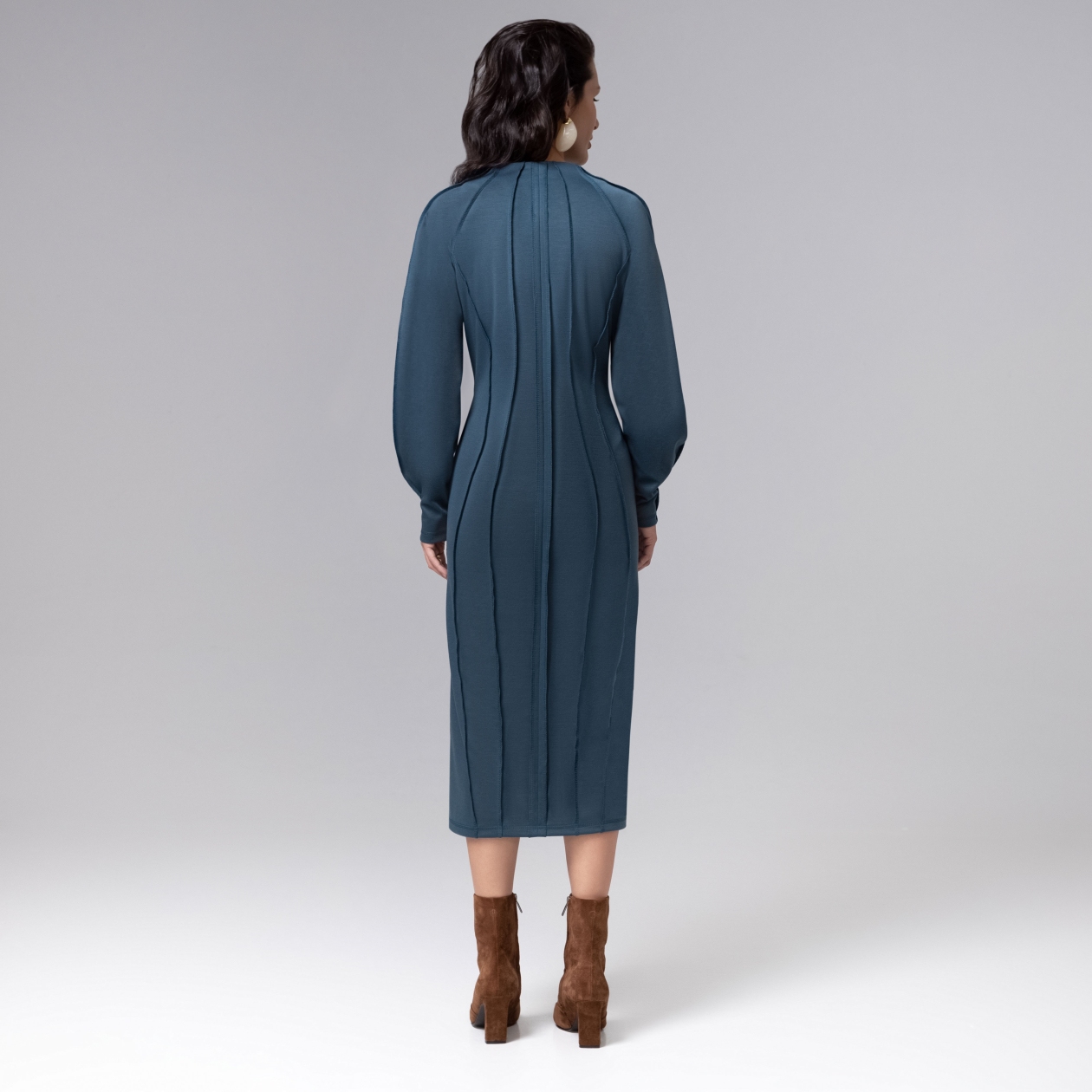 Платье-футляр с акцентными швами, Больше, чем просто платье