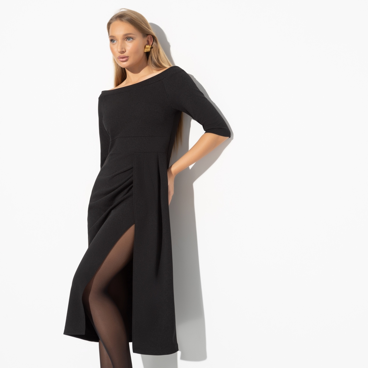 Ст.цена 1890р. Платье с открытыми плечами и высоким разрезом, Деловой завтрак