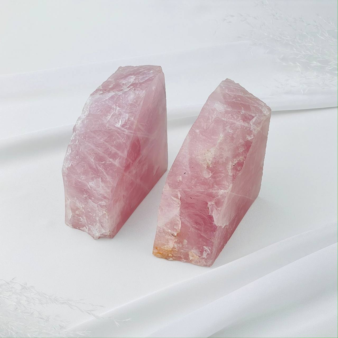 Радуга Самоцветов Держатель для книг из мадагаскарского Розового кварца