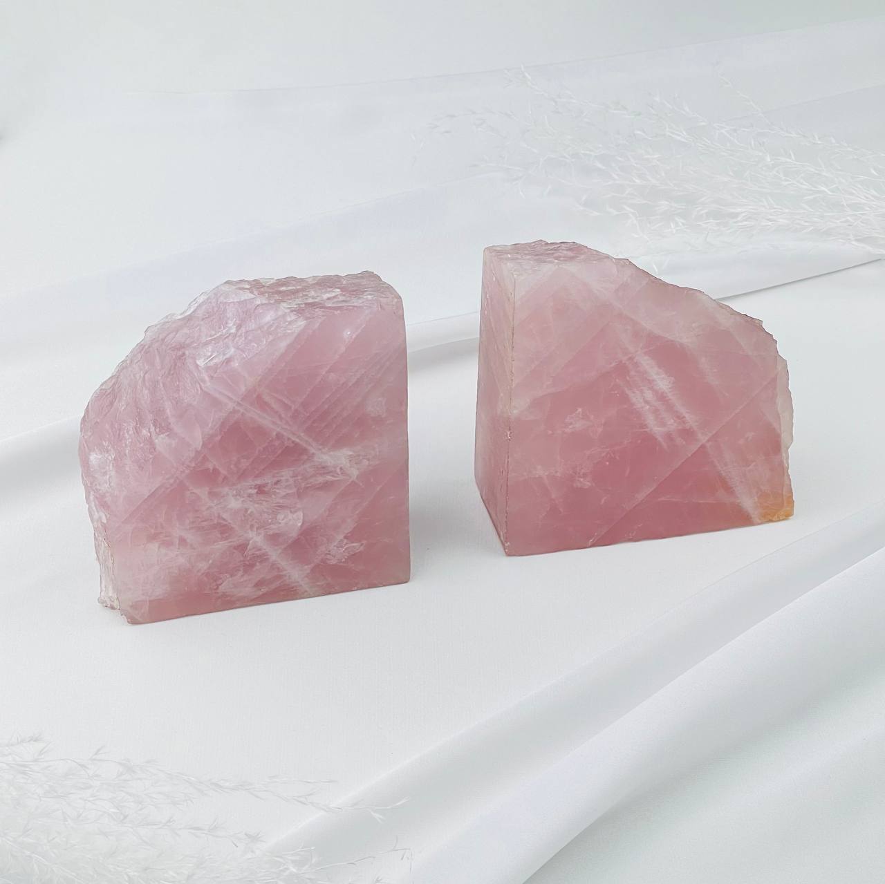 Радуга Самоцветов Держатель для книг из мадагаскарского Розового кварца