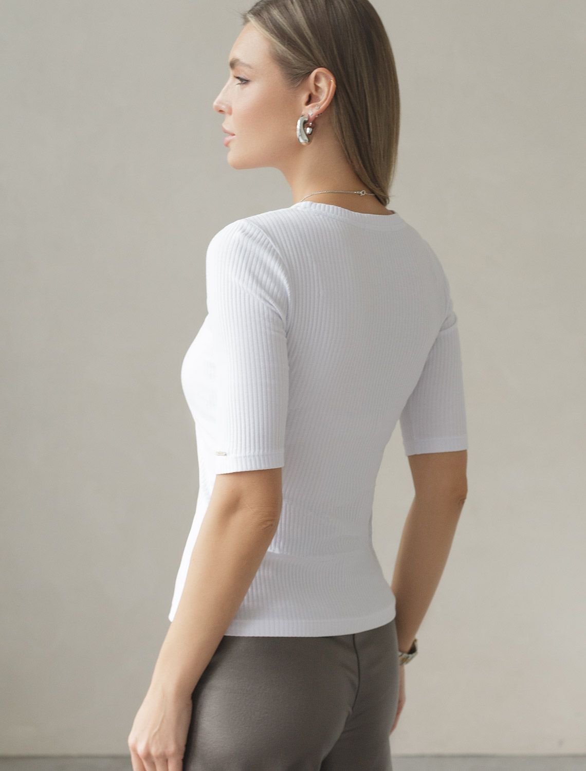 Футболка из трикотажа в широкий рубчик