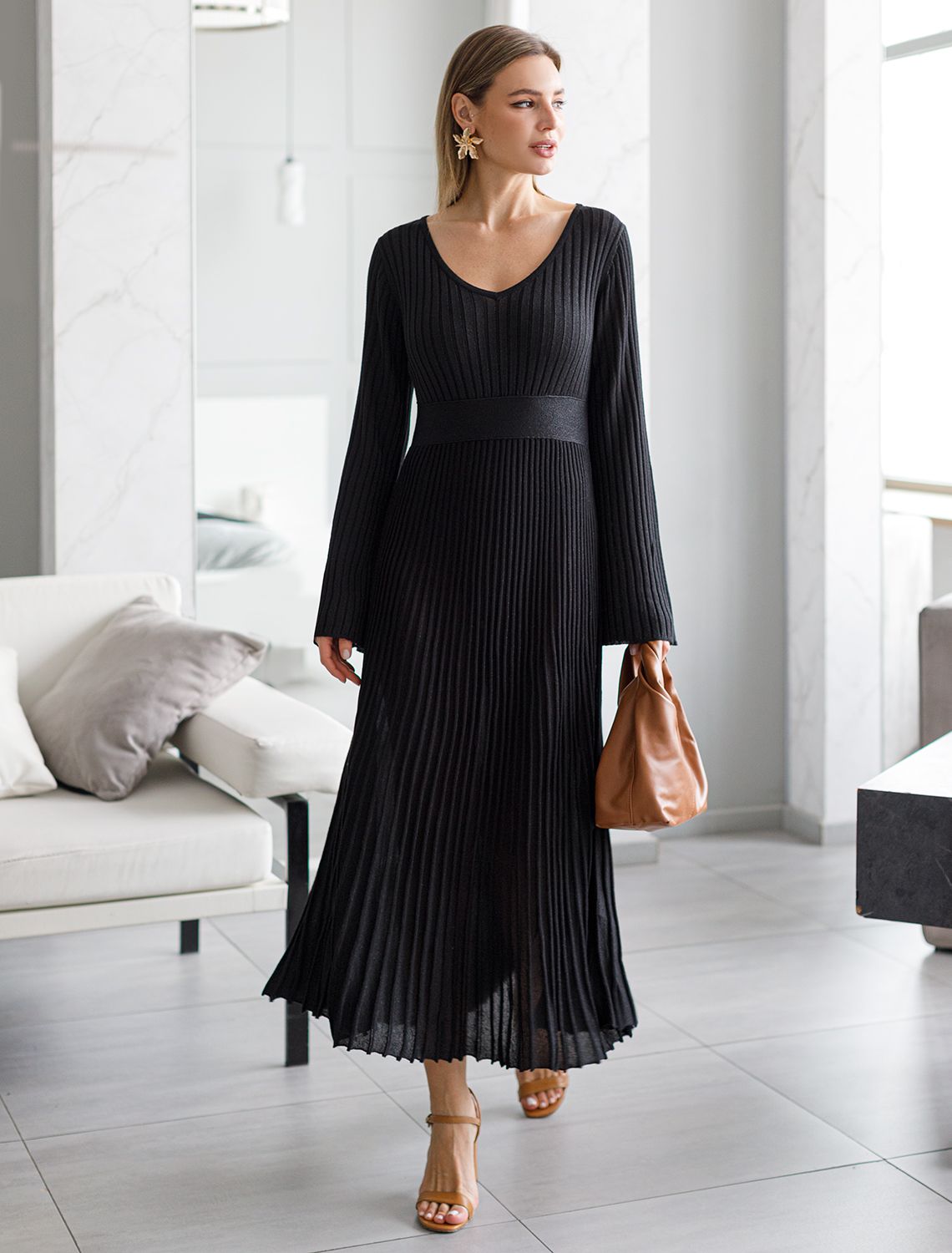 Платье из вискозы тонкой вязки с мягким люрексом