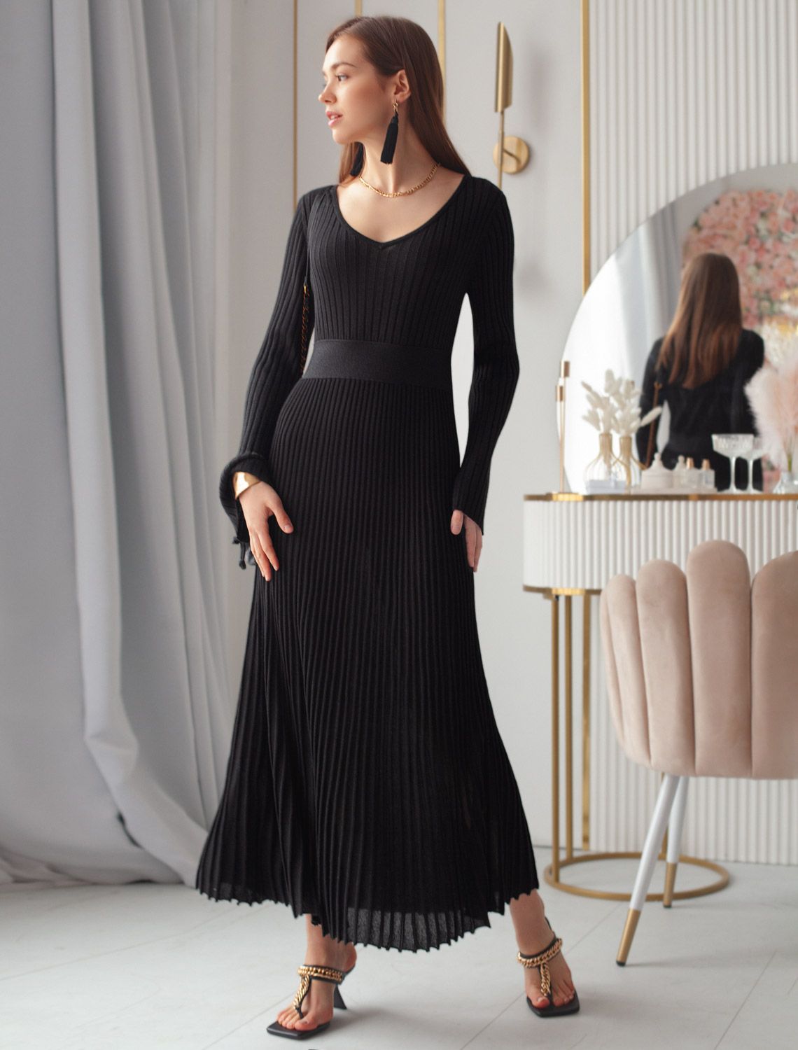 Платье из вискозы тонкой вязки с мягким люрексом