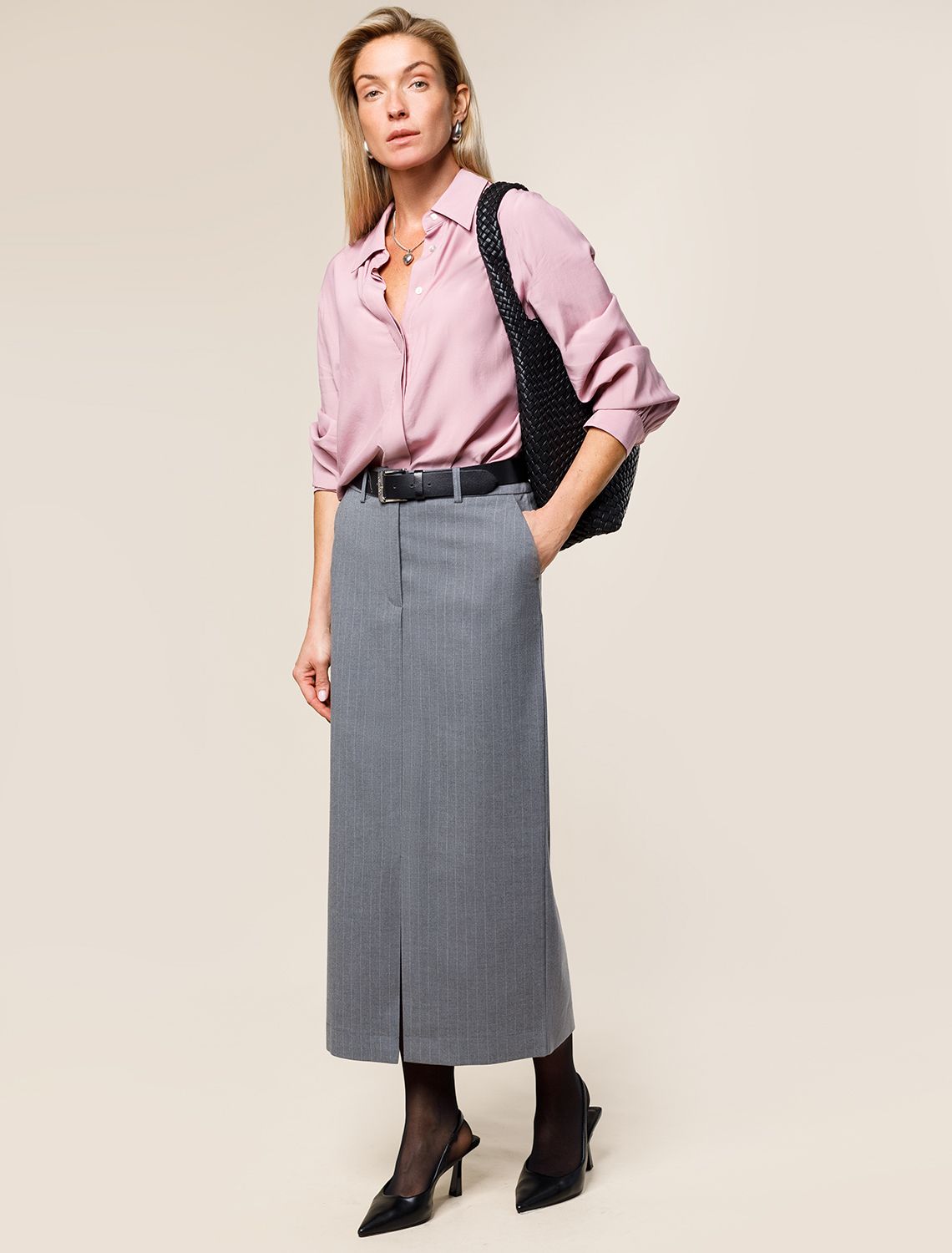 Ст.цена 2790р Юбка миди с двумя разрезами из премиальной поливискозы с эластаном D26.180 серый