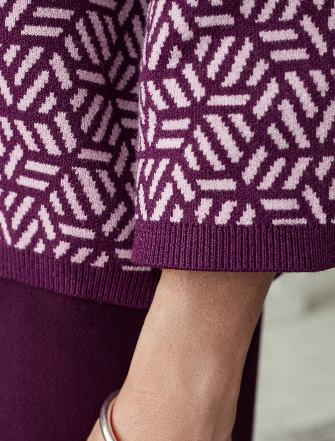 Ст.цена 2690р Свитер жаккардовой вязки с кашемиром D34.208 пурпурный