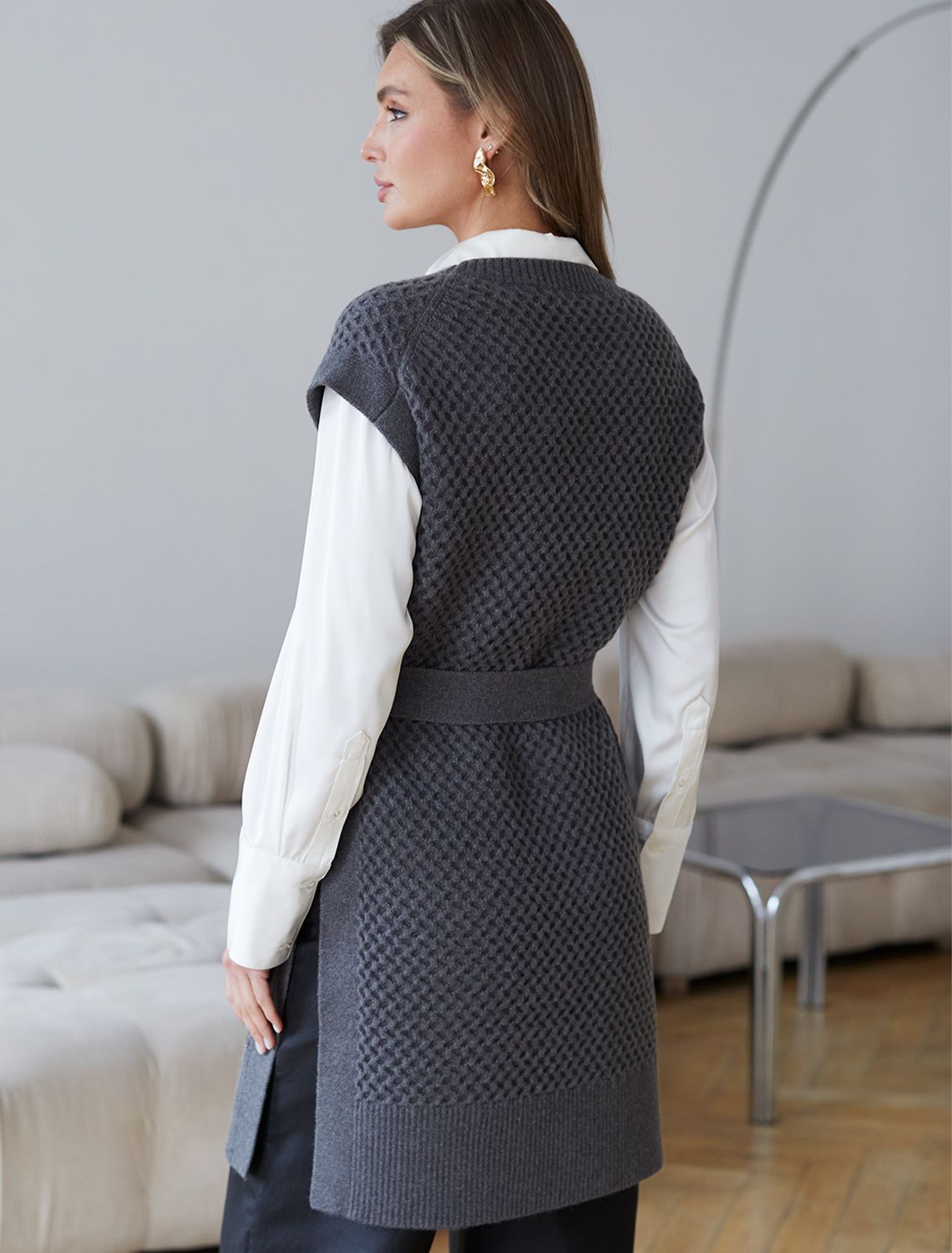 Ст.цена 2590р Удлиненный жилет из пряжи с кашемиром D37.018 темно-серый меланж