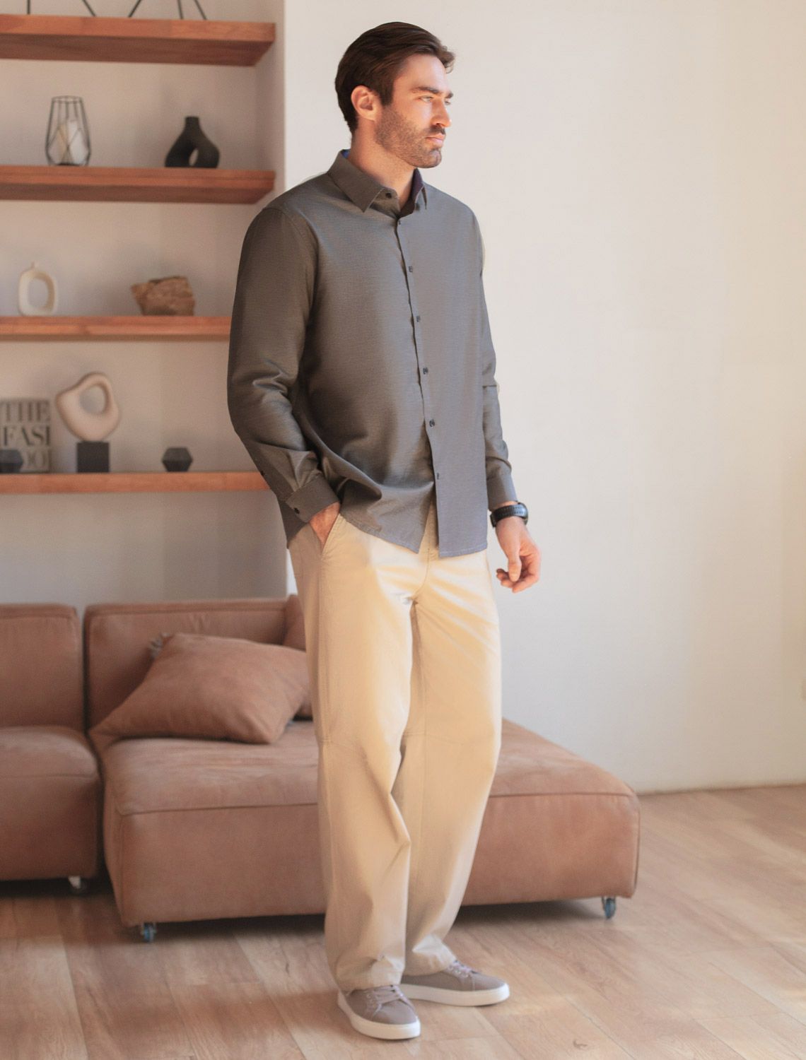 Ст.цена 1990р Рубашка мужская с контрастными внутренними элементами из фактурного хлопка с ПЭ U29.000 темно-серый-синий