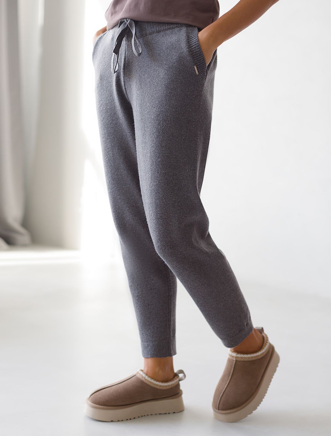 Ст.цена 2450р Брюки из пряжи с кашемиром D38.013 темно-серый меланж