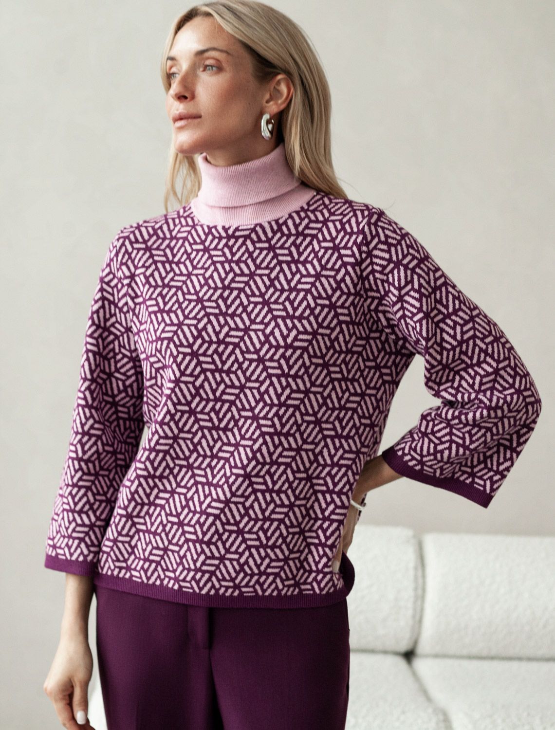 Ст.цена 2690р Свитер жаккардовой вязки с кашемиром D34.208 пурпурный