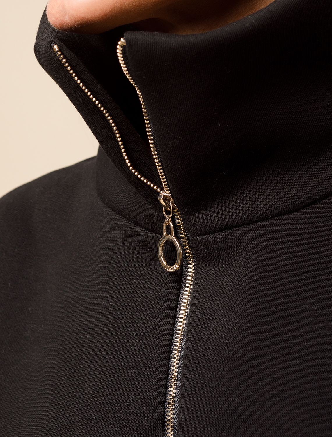 Ст.цена 2390р Джемпер из премиального футера трехнитки с начесом D49.060 черный