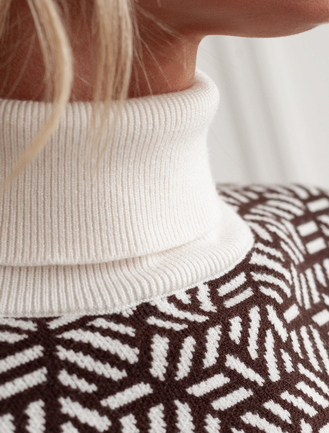 Ст.цена 2690р Свитер жаккардовой вязки с кашемиром D34.208 кофейный