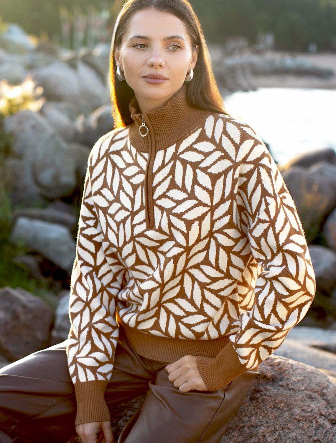 Ст.цена 2690р Джемпер с воротом на молнии жаккардовой вязки с кашемиром D34.133 карамельный-бежевый