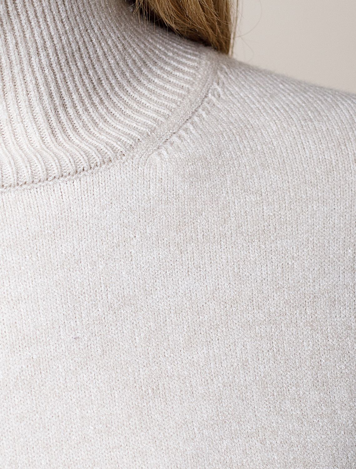 Ст.цена 2290р Свободный свитер с высоким воротом из мягкой пряжи с кашемиром D34.206 овсяный меланж