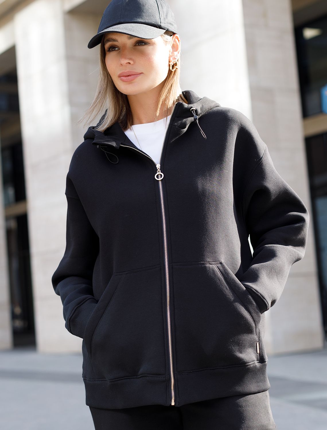 Ст.цена 2990р Худи на молнии из премиального футера трехнитки с начесом D49.062 черный