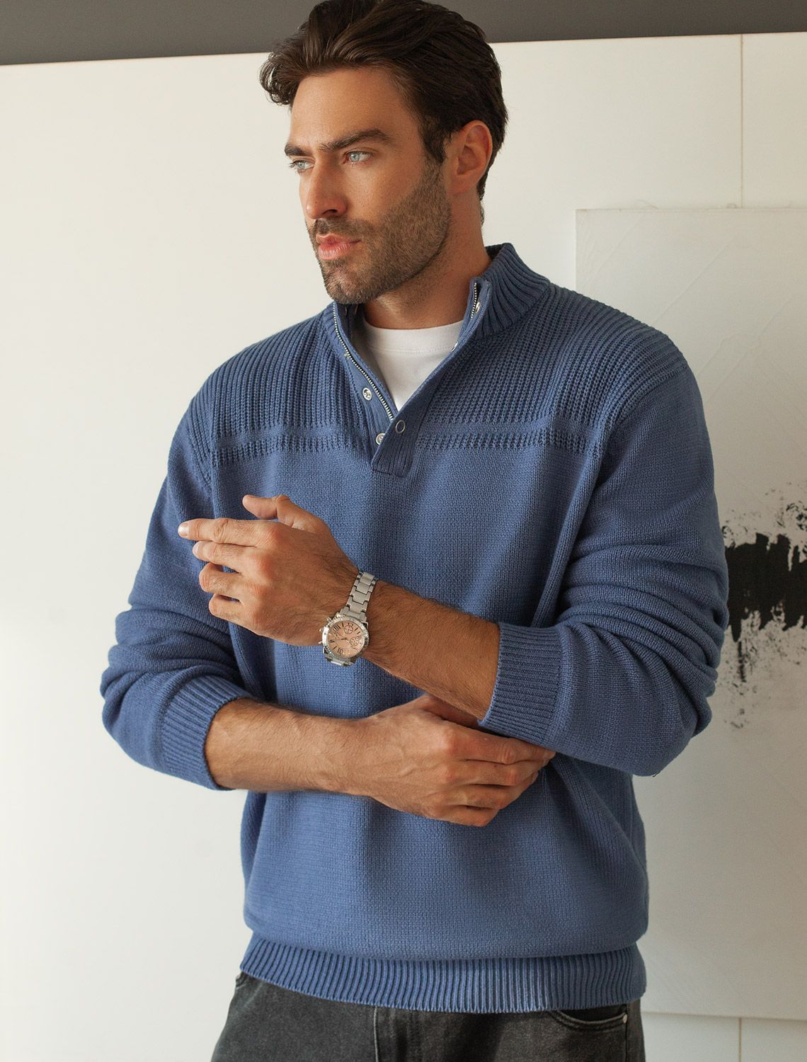 Ст.цена 2890р Свитер фактурной вязки с застежкой на крупные кнопки U39.008 светло-синий