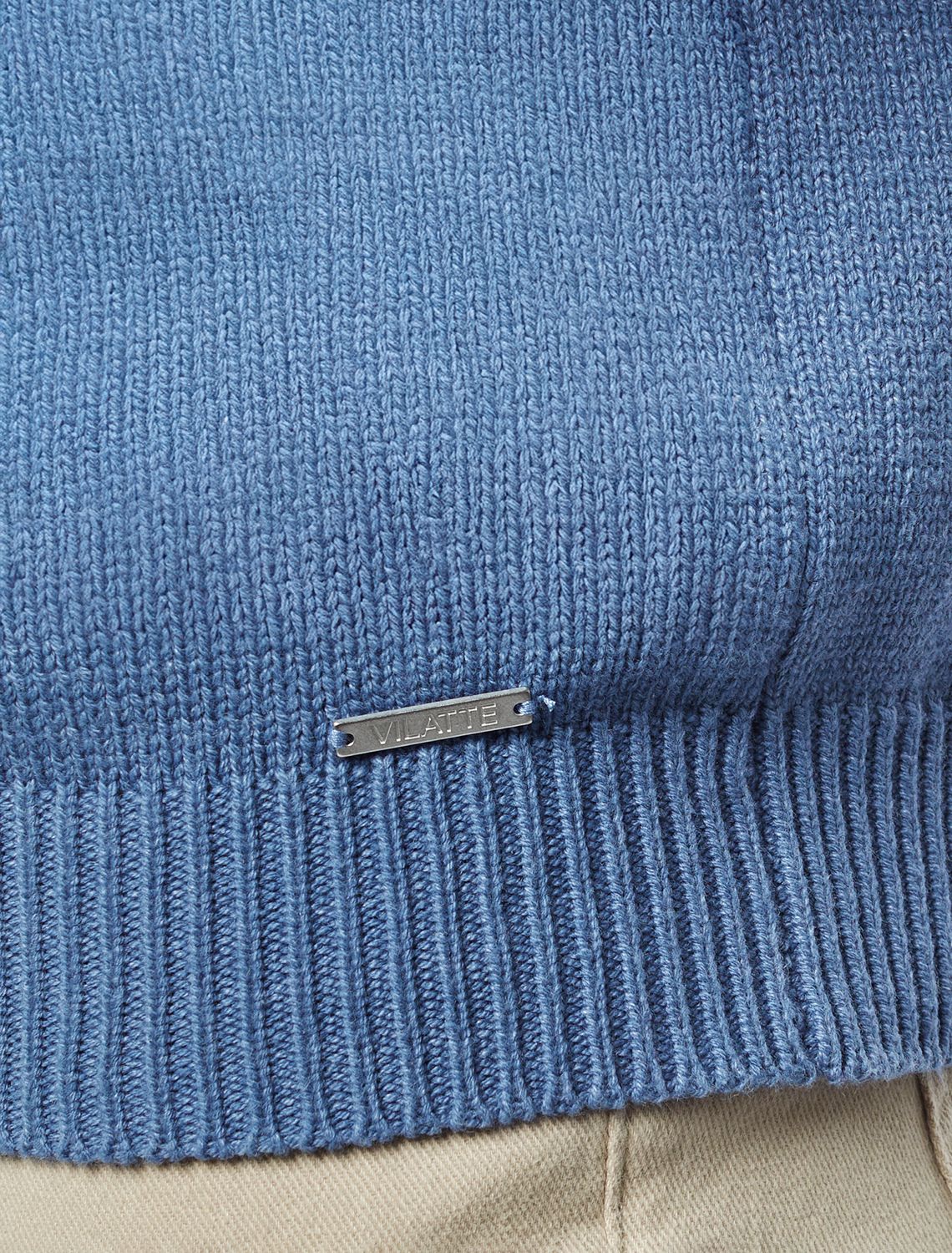 Ст.цена 2890р Свитер фактурной вязки с застежкой на крупные кнопки U39.008 светло-синий