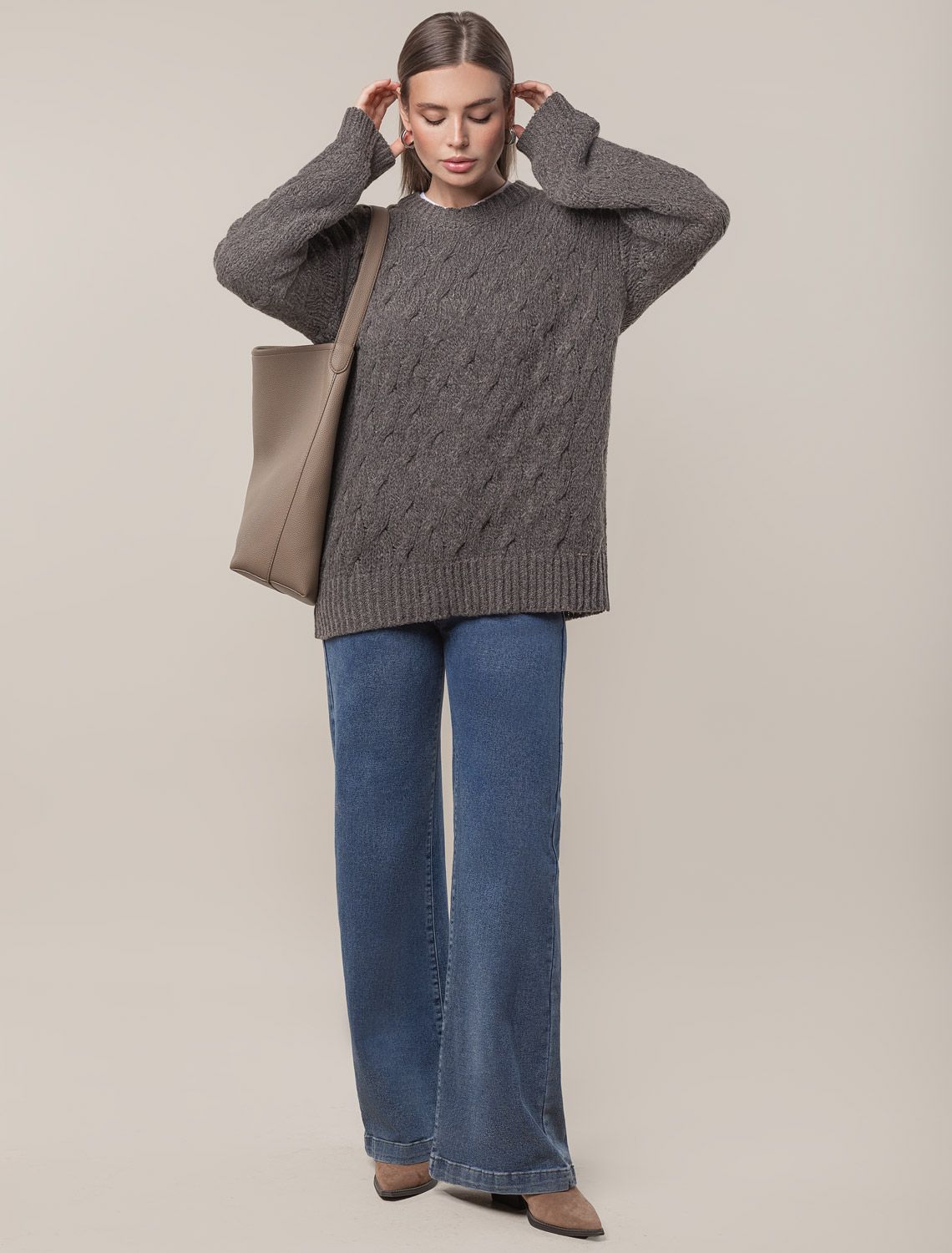 Ст.цена 2590р Джемпер крупной вязки из уютной пряжи с ангорой и мохером D39.333 кофе меланж