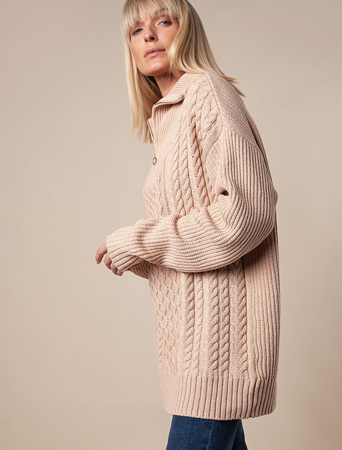 Ст.цена 2690р Теплый свитер из хлопка с акрилом и золотистой молнией D34.180 св.бежевый меланж