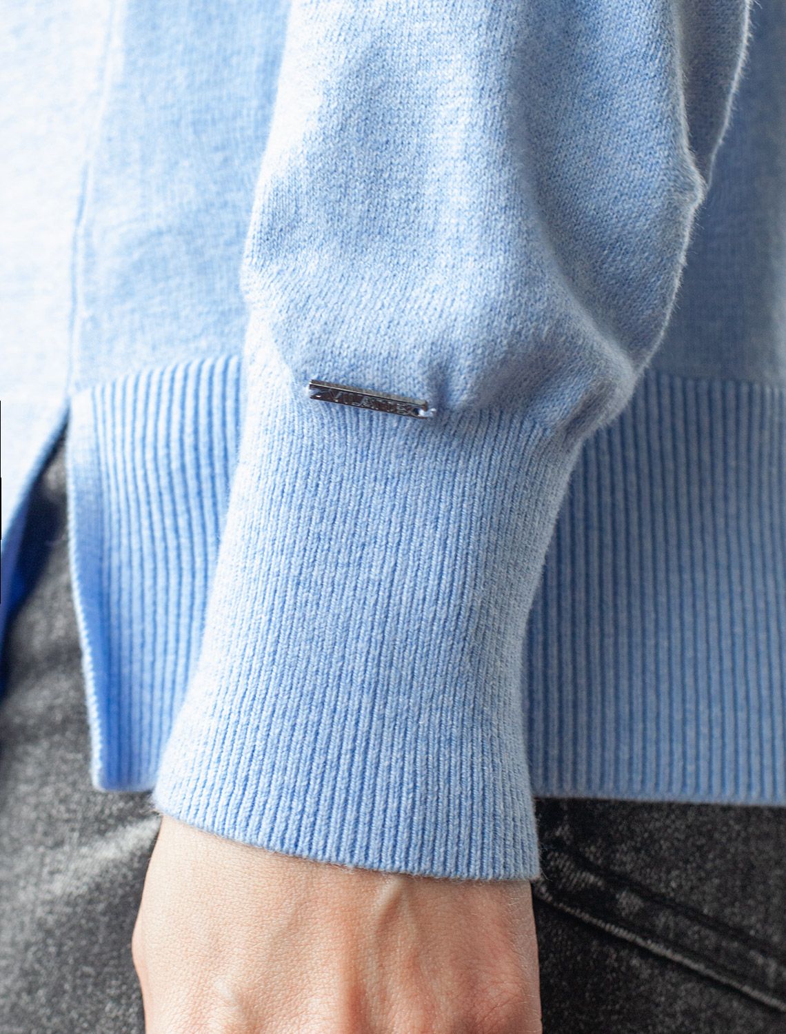 Ст.цена 2150р Джемпер тонкой вязки из хлопка с кашемиром D39.350 голубой меланж