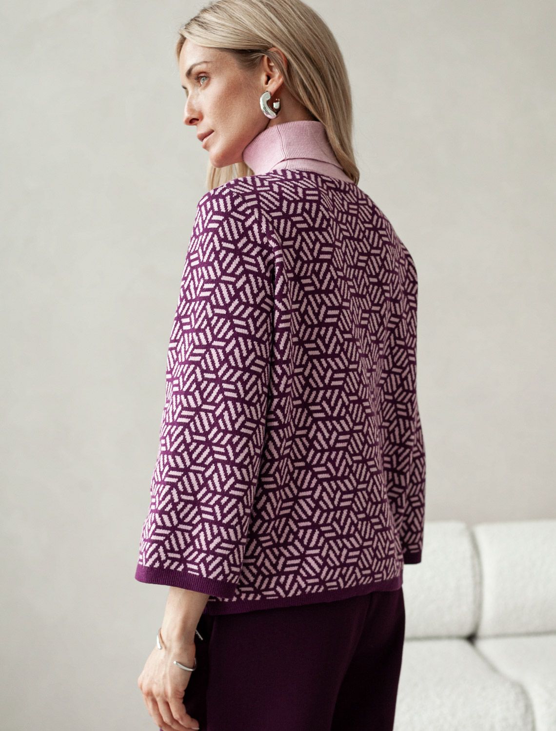 Ст.цена 2690р Свитер жаккардовой вязки с кашемиром D34.208 пурпурный