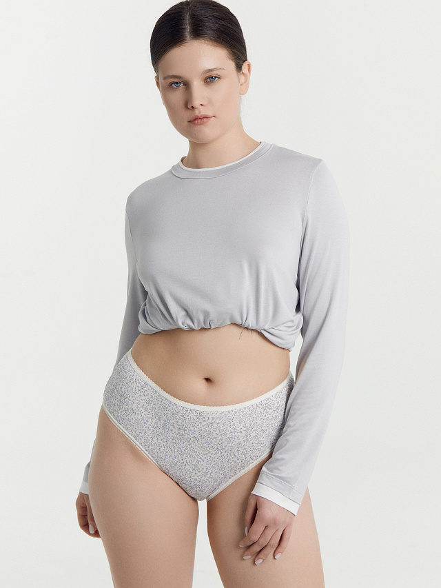 Трусы женские макси молочно-бежевые с цветочной россыпью