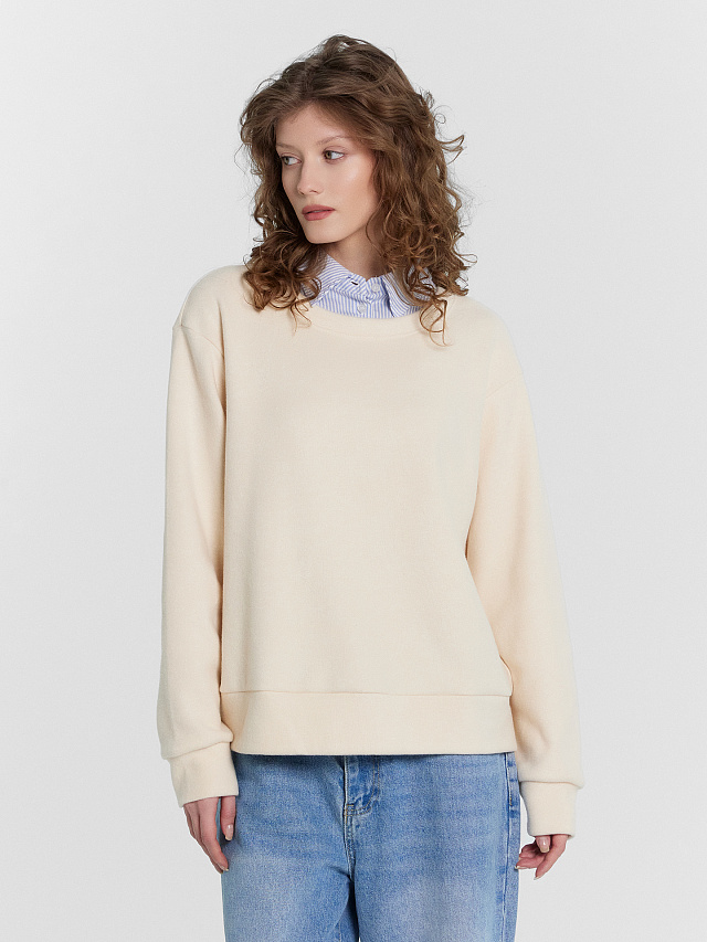 Джемпер женский кремовый с воротником, имитирующим рубашку