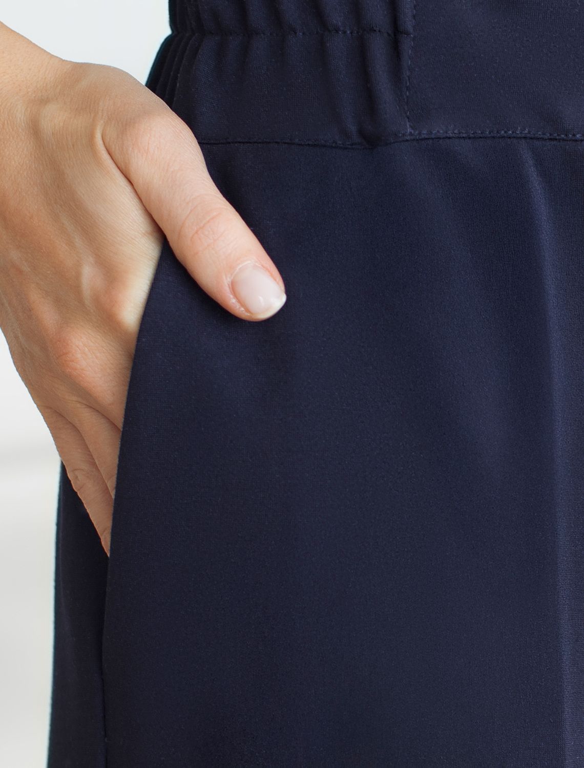 Прямые брюки из джерси на резинке сзади