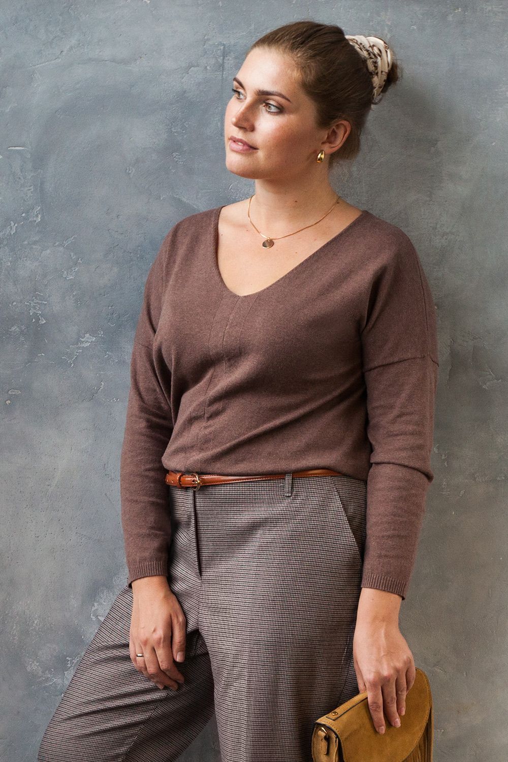 Джемпер тонкой вязки с декоративным орнаментом