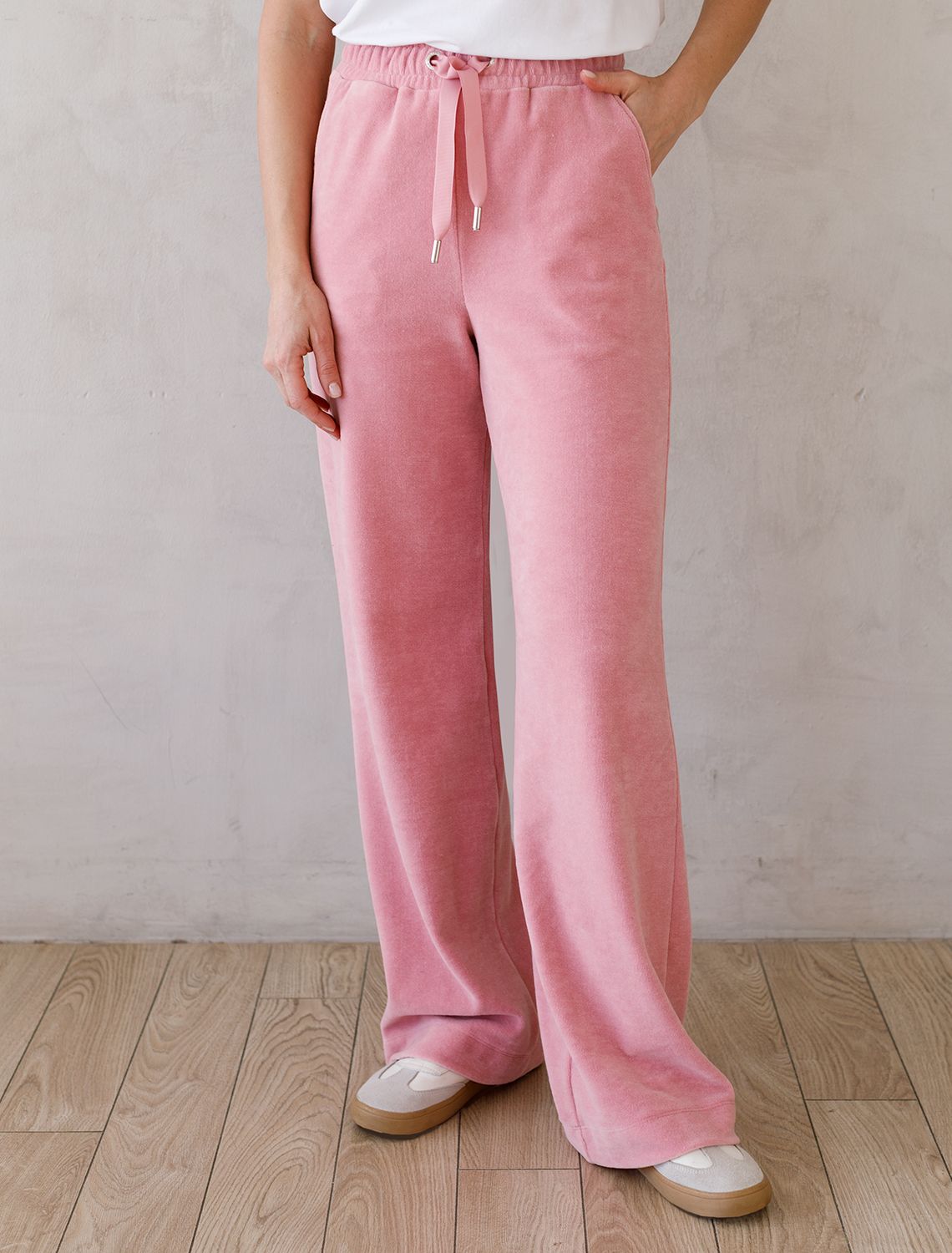 Прямые брюки из бархатистого велюра