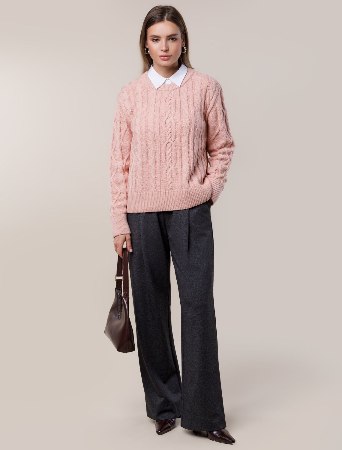 Ст.цена 2590р Свитер фактурной вязки с узором косы D39.330 пудровый