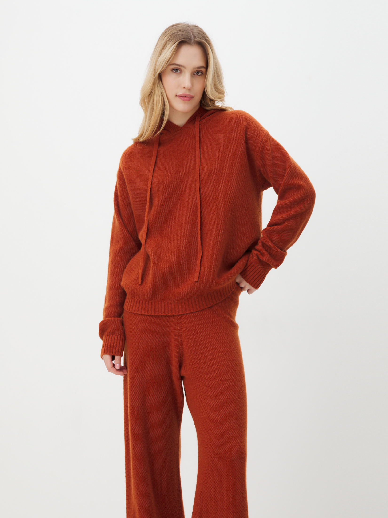 Женский вязаный костюм (джемпер и брюки) MAISON DAVID 4300966, красно-оранжевый