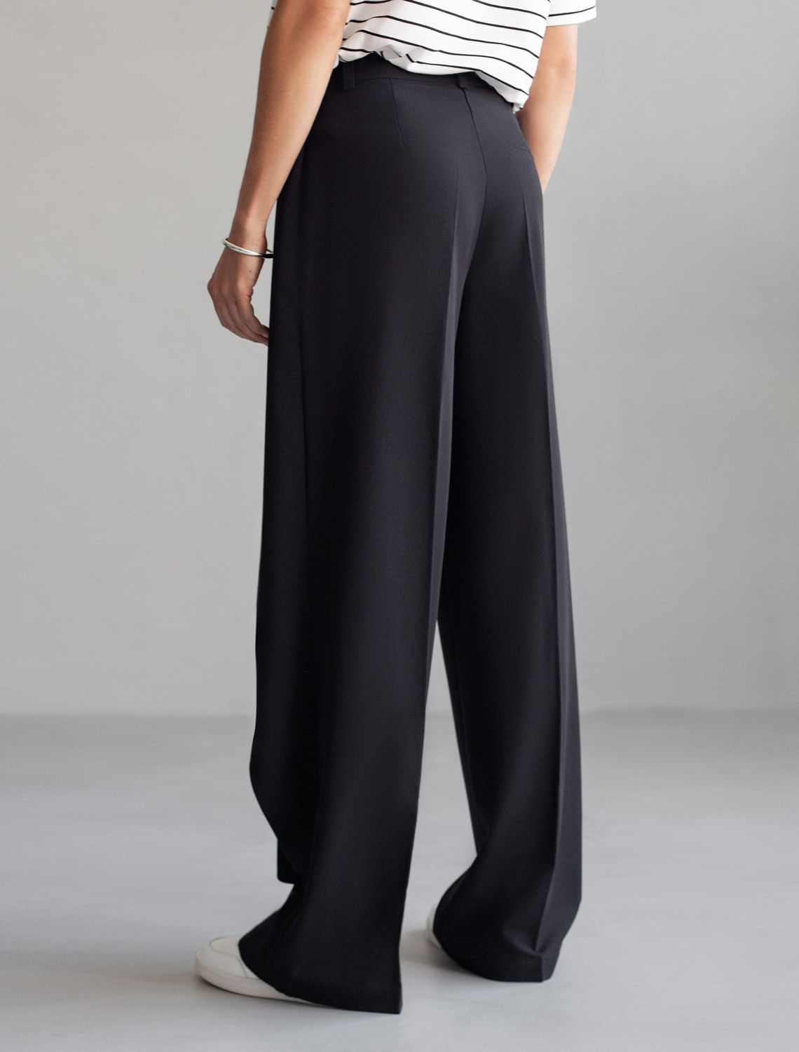 Ст.цена 3290р Брюки с застежкой на запАх из поливискозы D24.295 черный