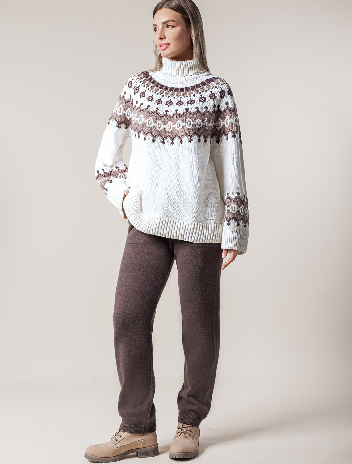 Ст.цена 3090р Джемпер фактурной вязки из хлопка с акрилом D39.334 натуральный белый