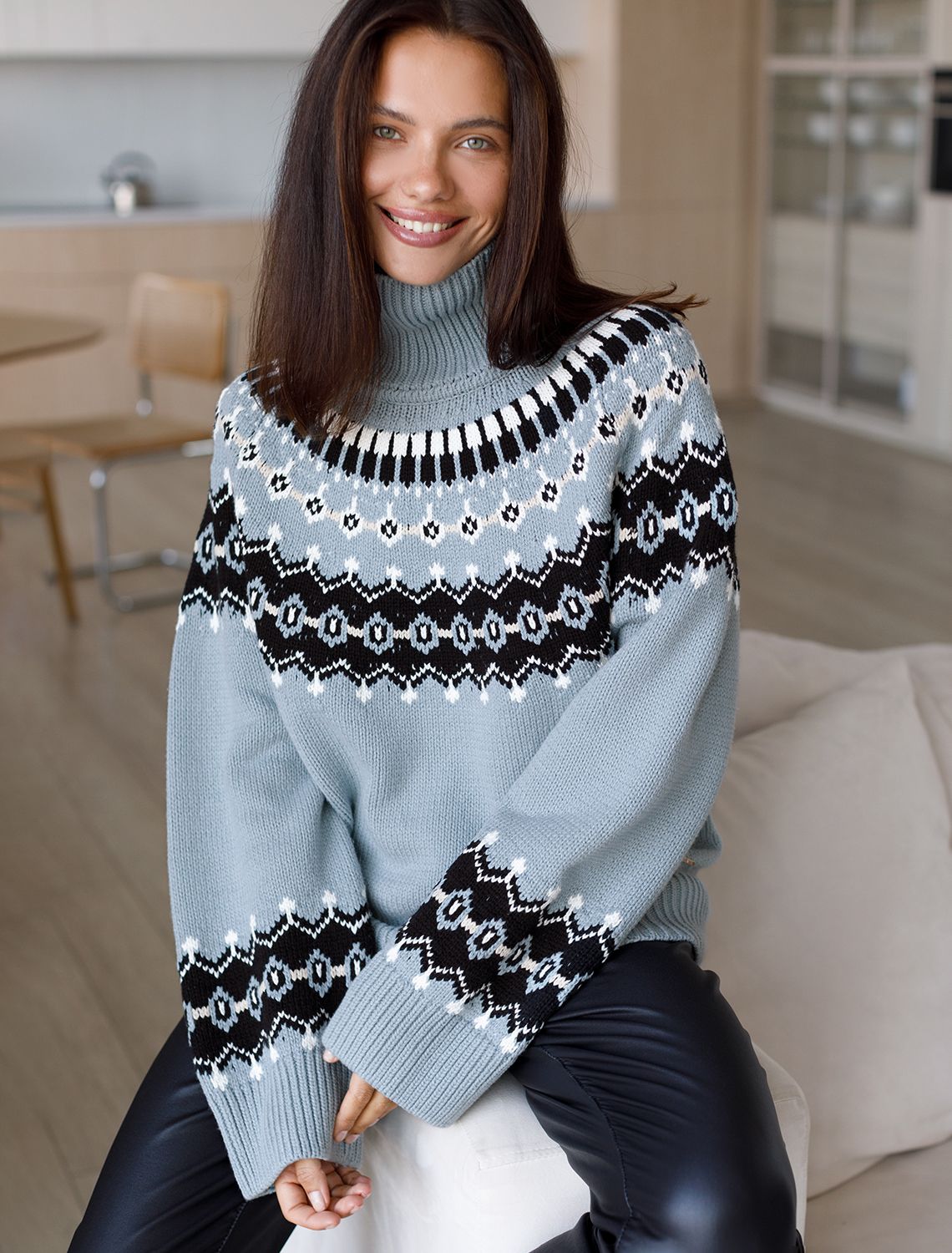 Ст.цена 3090р Джемпер фактурной вязки из хлопка с акрилом D39.334 серо-голубой