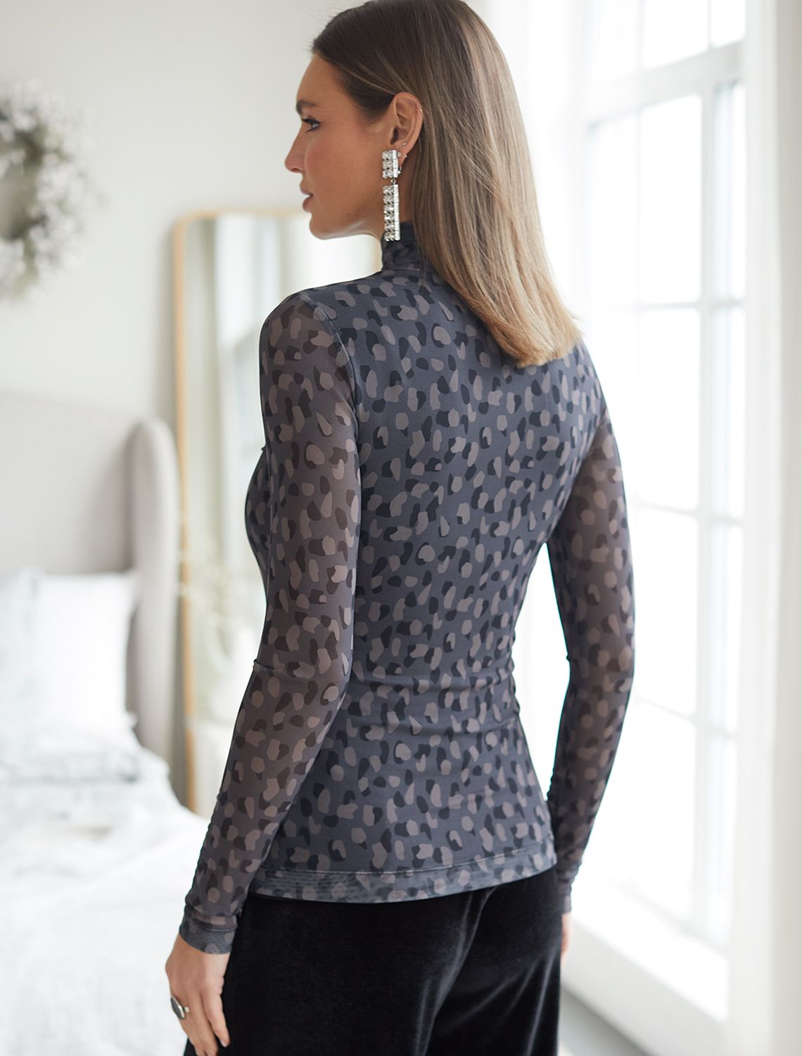 Ст.цена 1790р Водолазка с прозрачными рукавами D29.277 серый-коричневый