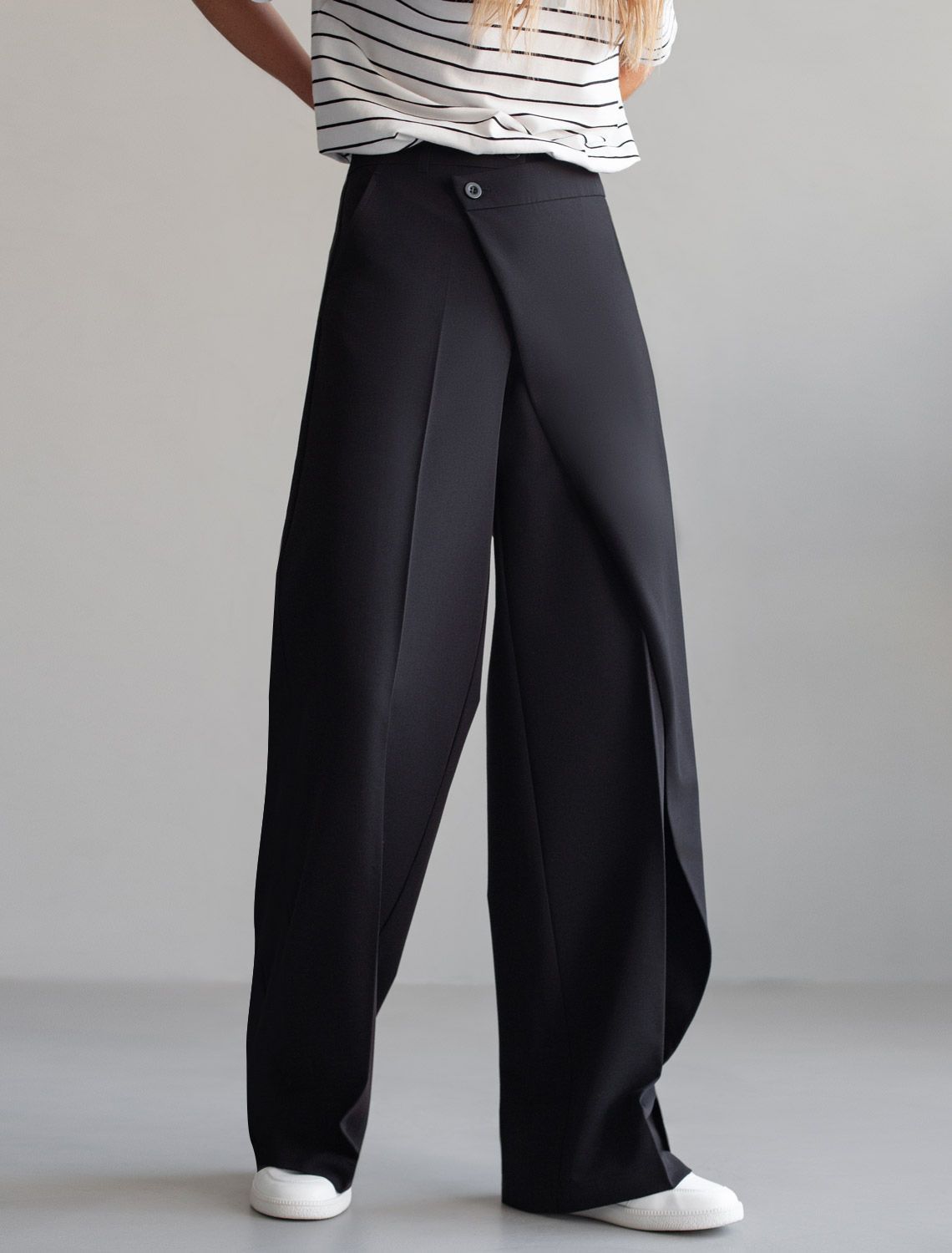 Ст.цена 3290р Брюки с застежкой на запАх из поливискозы D24.295 черный