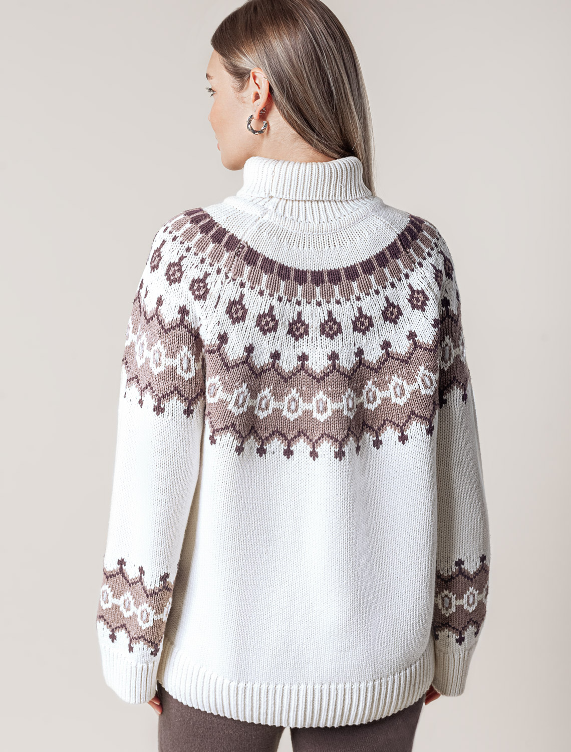 Ст.цена 3090р Джемпер фактурной вязки из хлопка с акрилом D39.334 натуральный белый