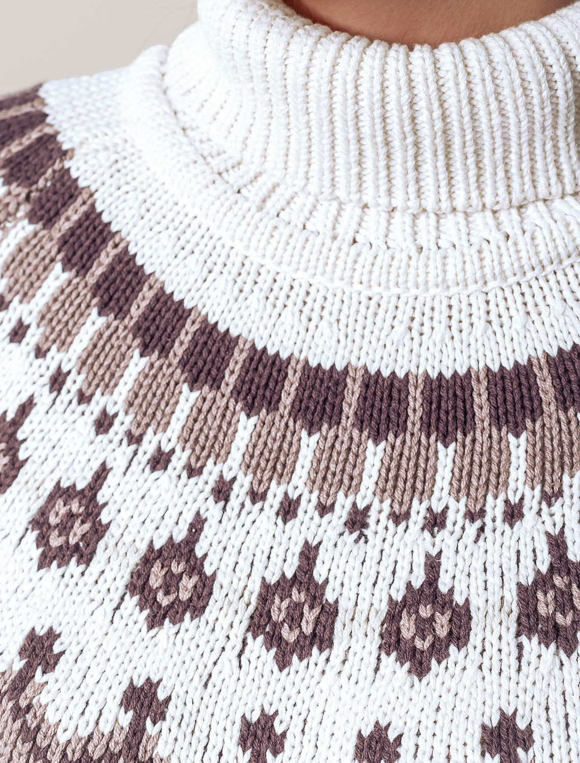 Ст.цена 3090р Джемпер фактурной вязки из хлопка с акрилом D39.334 натуральный белый