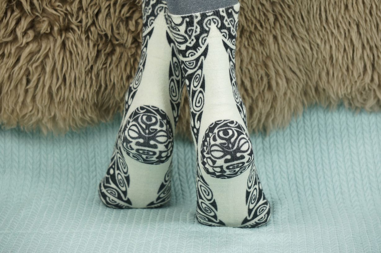 132 Slim Тонкие шерстяные носки Серия Тату. Полинезия