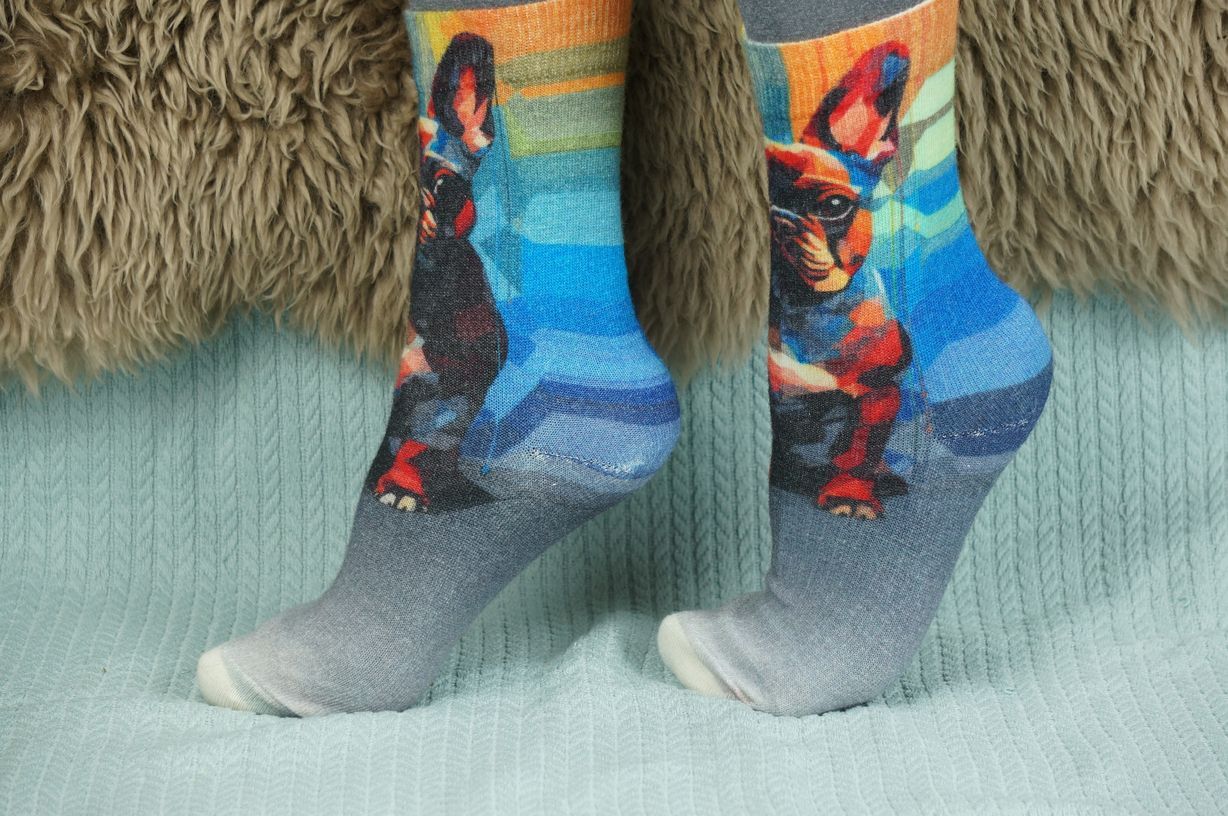 127 Slim Тонкие шерстяные носки Серия собаки. Французский бульдог в тёмном неоне