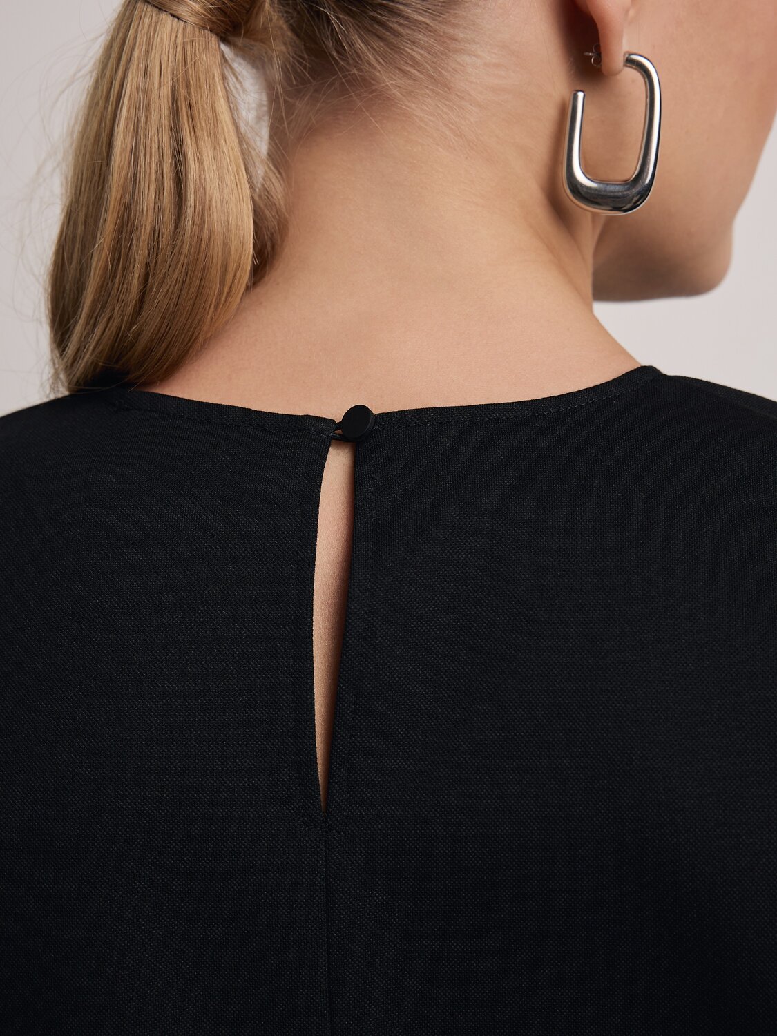 Ст.цена 1962р. Conte elegant Футболка LD 2806 black 508910