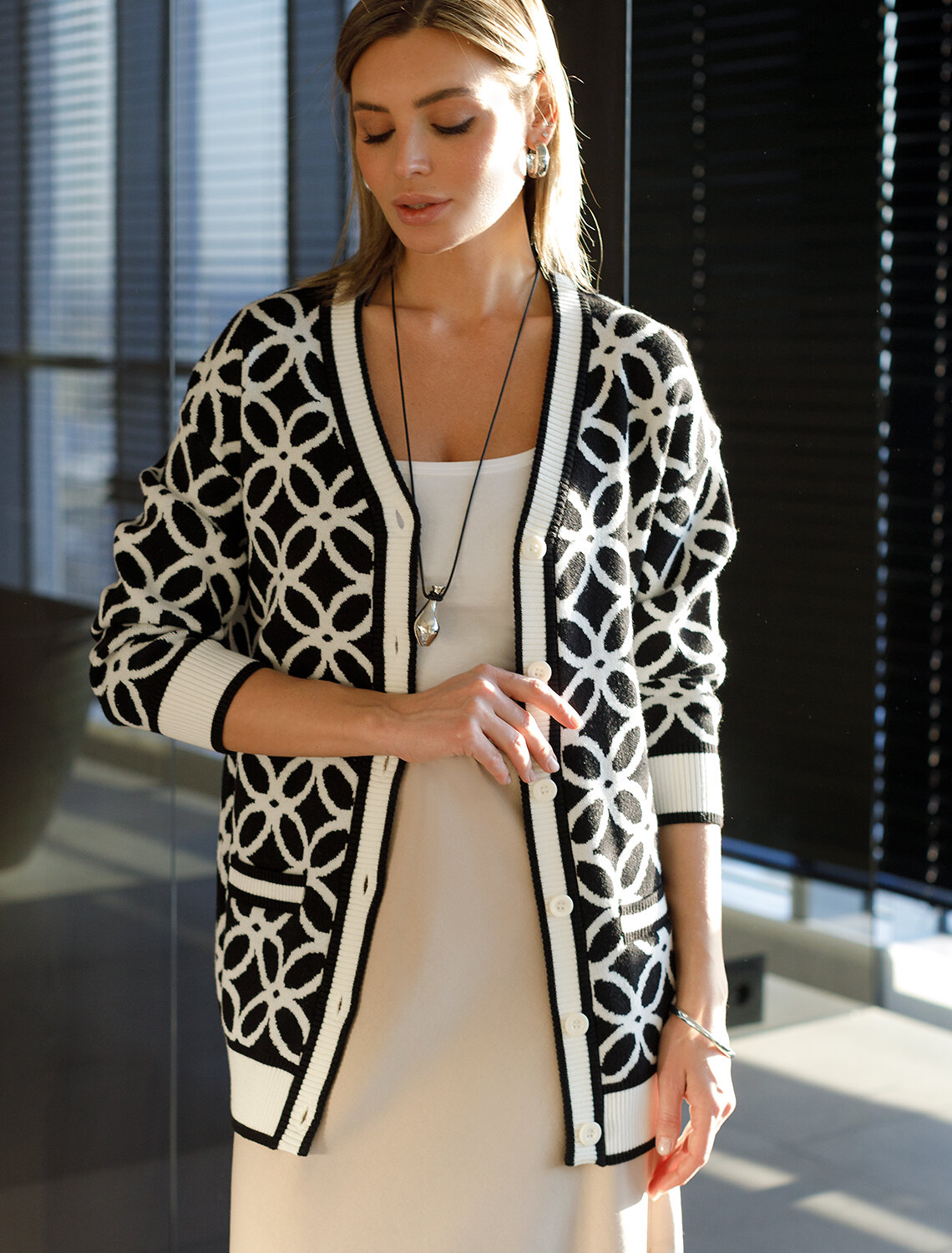 ст. цена3190руб.! VILATTE Жакет D31.130черный-белый