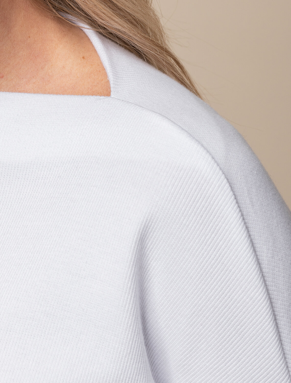 ст. цена1790руб.! VILATTE Джемпер D49.047белый